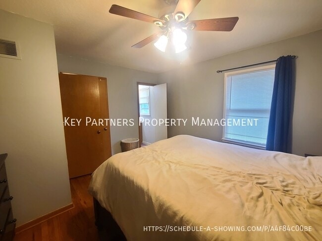 Building Photo - 6703 NW Evelyn-