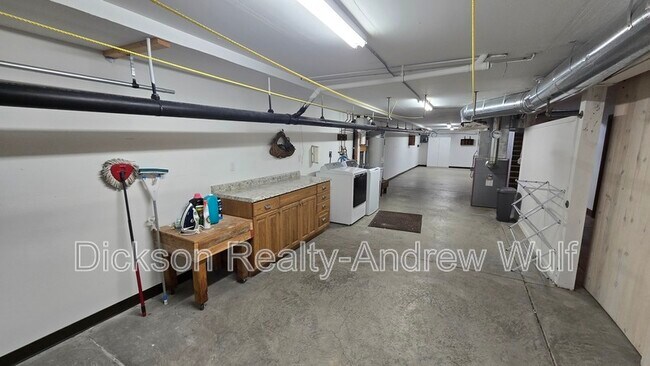 Building Photo - 5800 Peak Rd