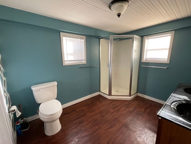 Building Photo - Large Home in Joplin!  3 bedroom, 2 bathro...