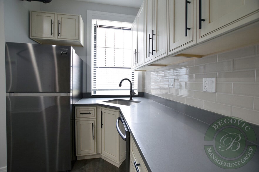 Building Photo - 6105 N Winthrop Ave