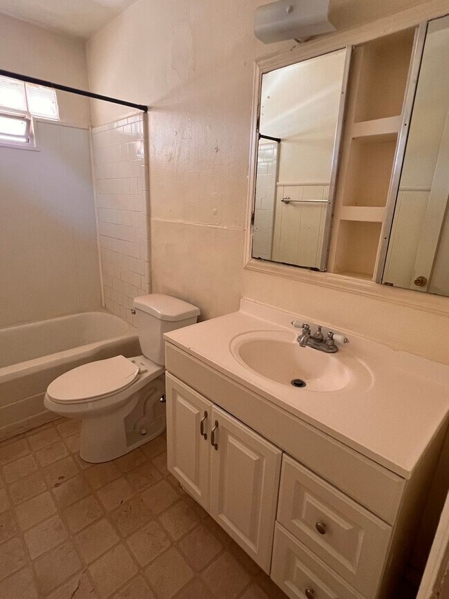 Building Photo - 3rd Street Duplex