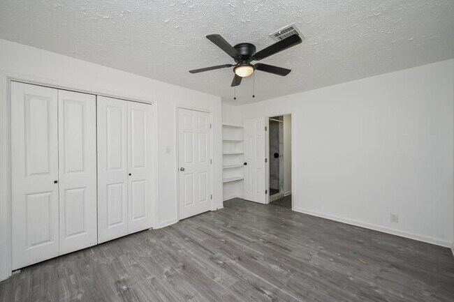Building Photo - 5233 W 43rd St