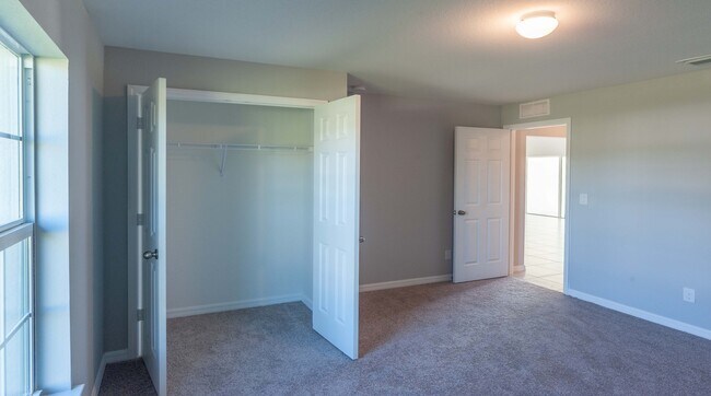 Building Photo - 916 SW 24th St