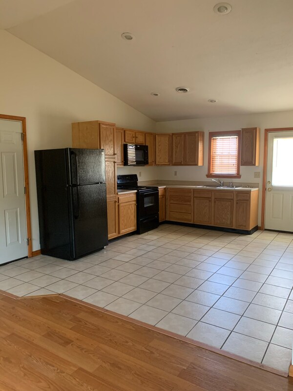 Building Photo - 185 Gullion Ln