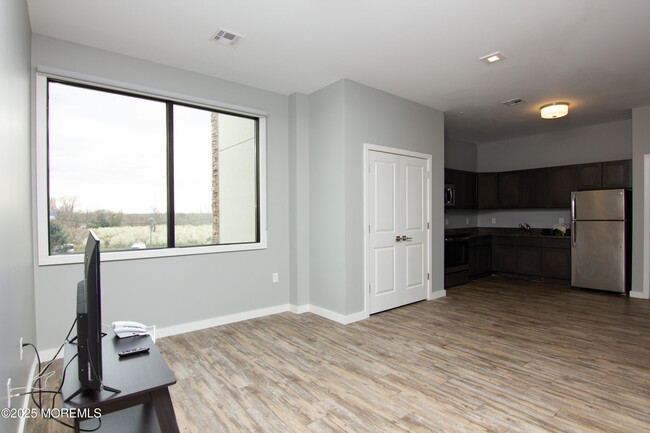 Building Photo - 1075 Stephenson Ave