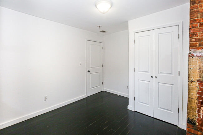 Building Photo - 1312 Putnam Ave