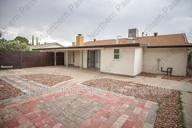 Building Photo - 11025 Tom Weiskopf Dr