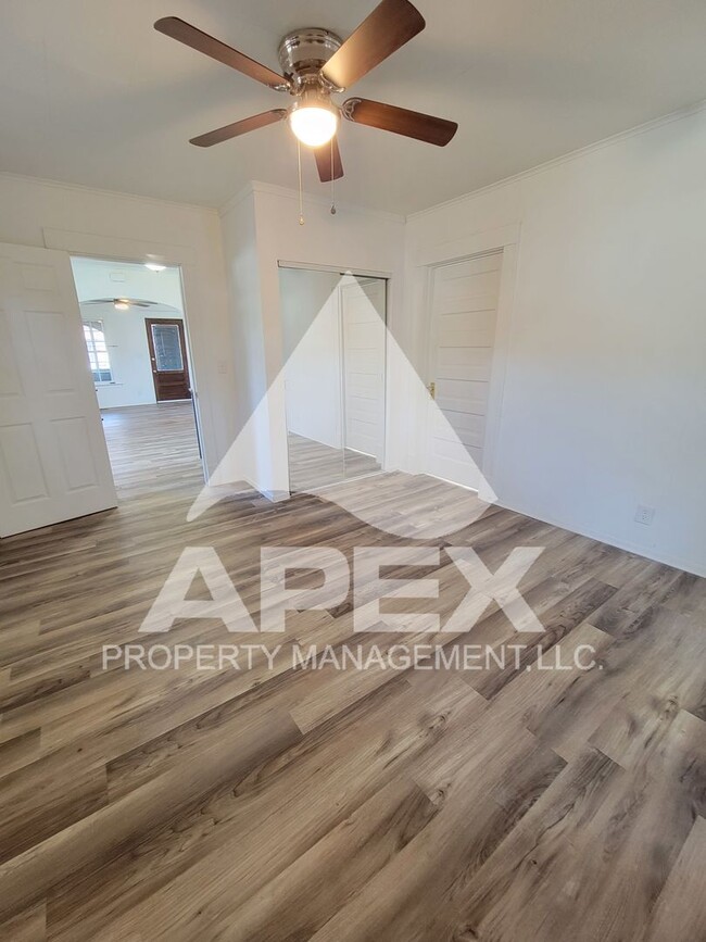 Building Photo - Charming 3Bd/2 Ba Renovated Craftsman Styl...