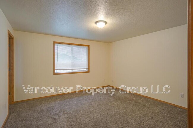 Building Photo - 19026 SE 12th Way