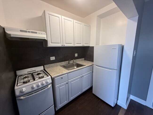 Building Photo - 3420 W Irving Park Rd