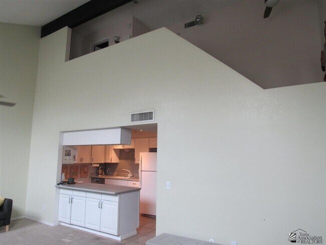 Building Photo - Central townhome with 2 bedrooms and 3 bat...