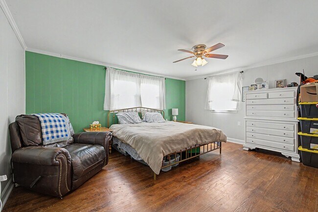 Building Photo - Spacious 5-Bedroom Home Near Radford University