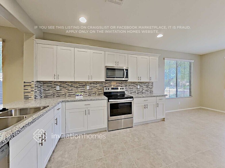 Building Photo - 15206 W Port Royale Ln