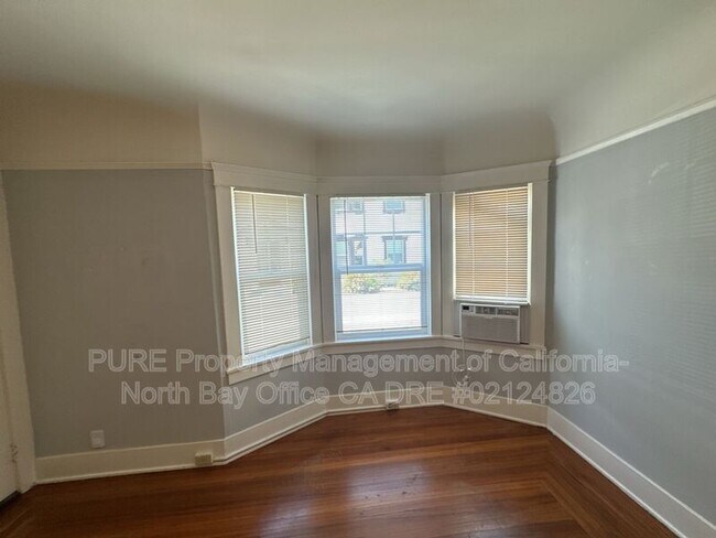 Building Photo - 422 Humboldt St