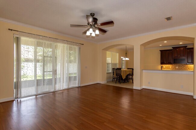Building Photo - BEAUTIFUL 5 Bedroom/4 Bath Home Located in...