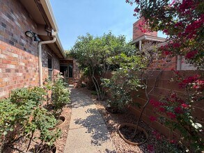 Building Photo - Attractive 3 Bedroom 2 Bathroom Home In The Northeast Heights!