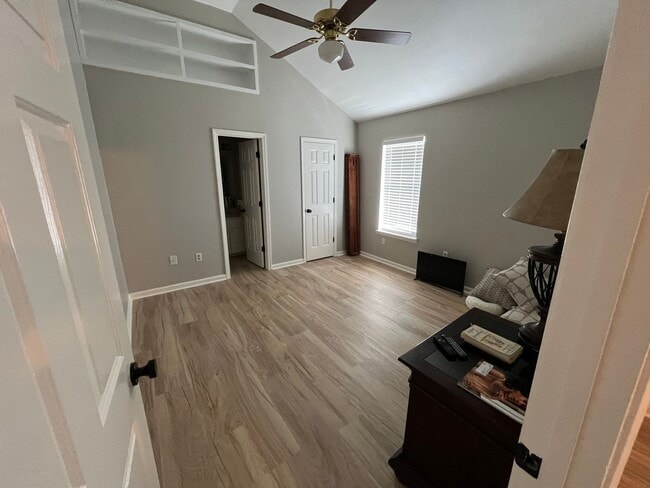 Building Photo - Updated 2 bed 2 bath in Shiloh Subdivision!