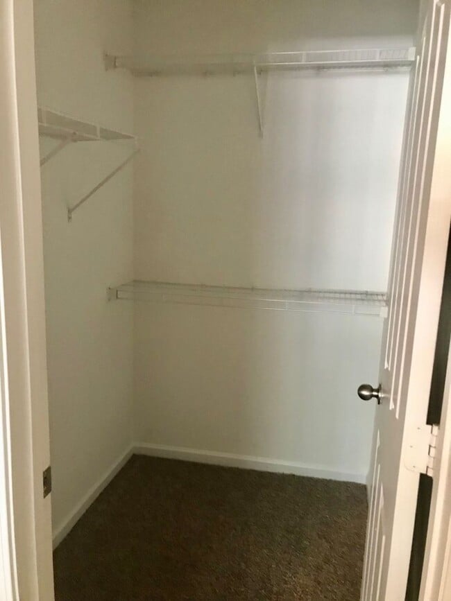 Building Photo - Come view this beautiful 2 Bedroom, 2.5 Bath townhome, located in the Olde Whitehall