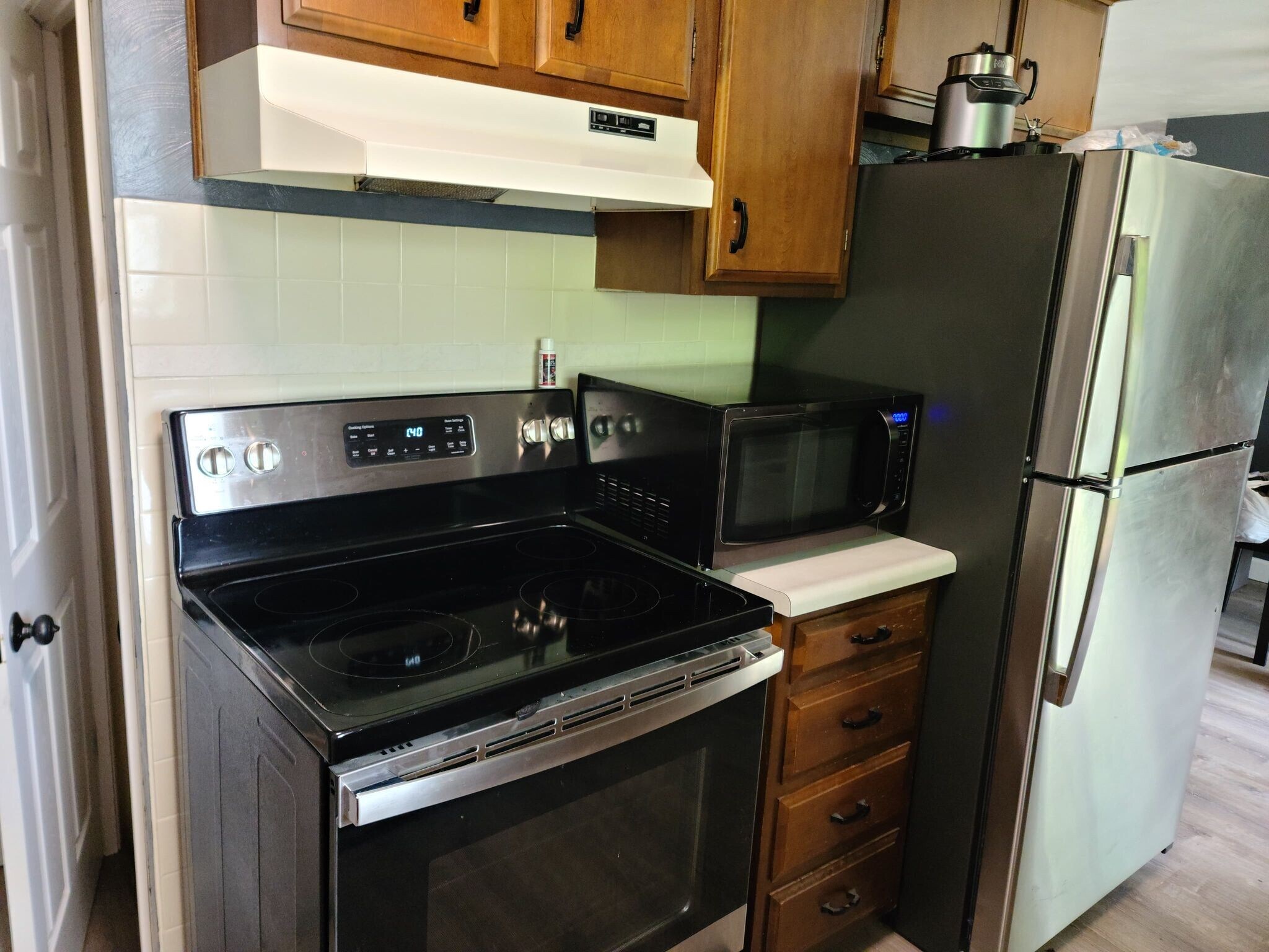 Building Photo - 210 Deschane Pl