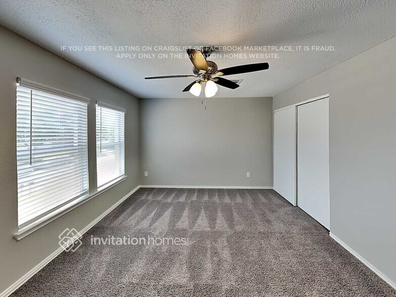 Building Photo - 12002 Peachtree Ln