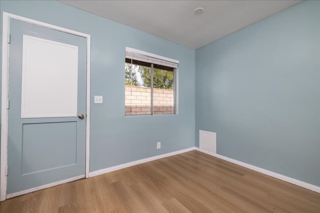 Building Photo - 44440 Acacia Dr