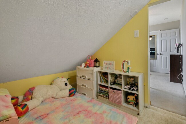 Building Photo - Stunning 4 Bed 3.5 Bath Home with Bonus Ro...