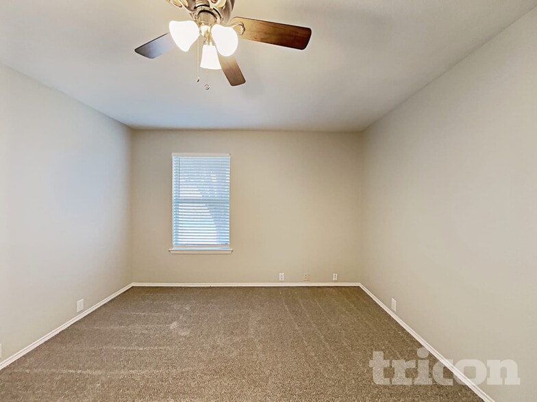 Building Photo - 4704 Provence Dr