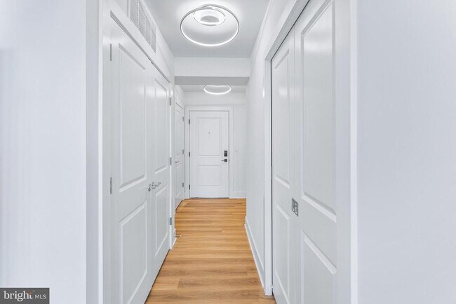 Building Photo - 701 N Henry St