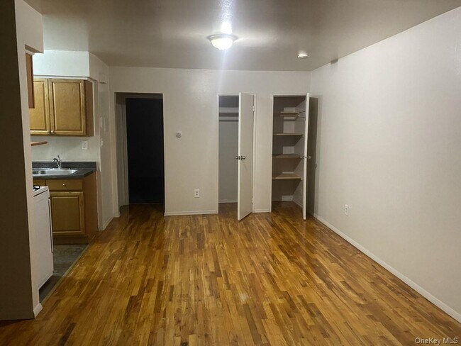 Building Photo - 133 Dubois Ave