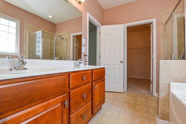 Building Photo - Elegant 4-bedroom Home in Desirable Callonwood Neighborhood in Matthews, NC