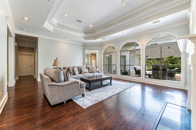 Building Photo - 10 Acorn Cluster Ct