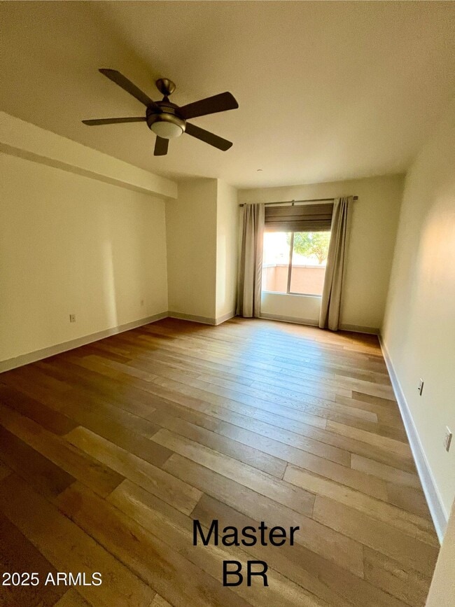 Building Photo - 4803 N Woodmere Fairway