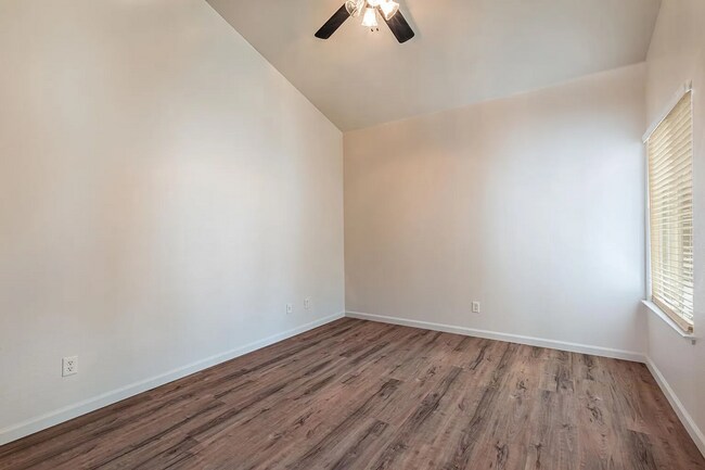 Building Photo - Immaculate Clovis Home! Stylish Updates + Prime Location!