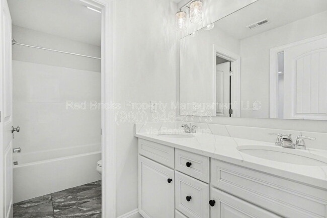 Building Photo - 4611 Tulle Dr