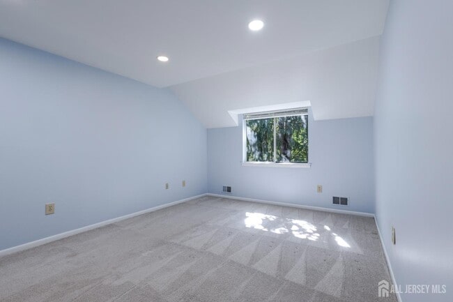 Building Photo - 1050 Schmidt Ln