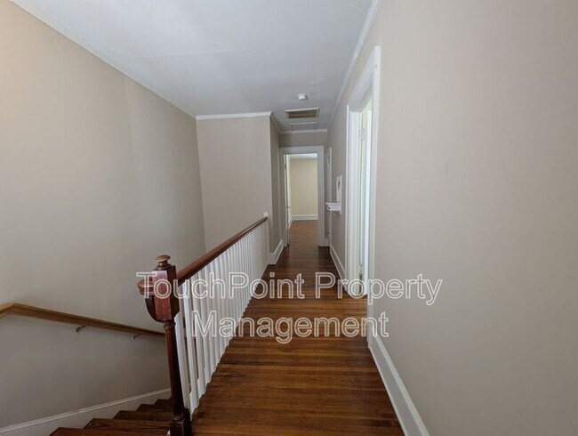 Building Photo - 476 Spring St SW