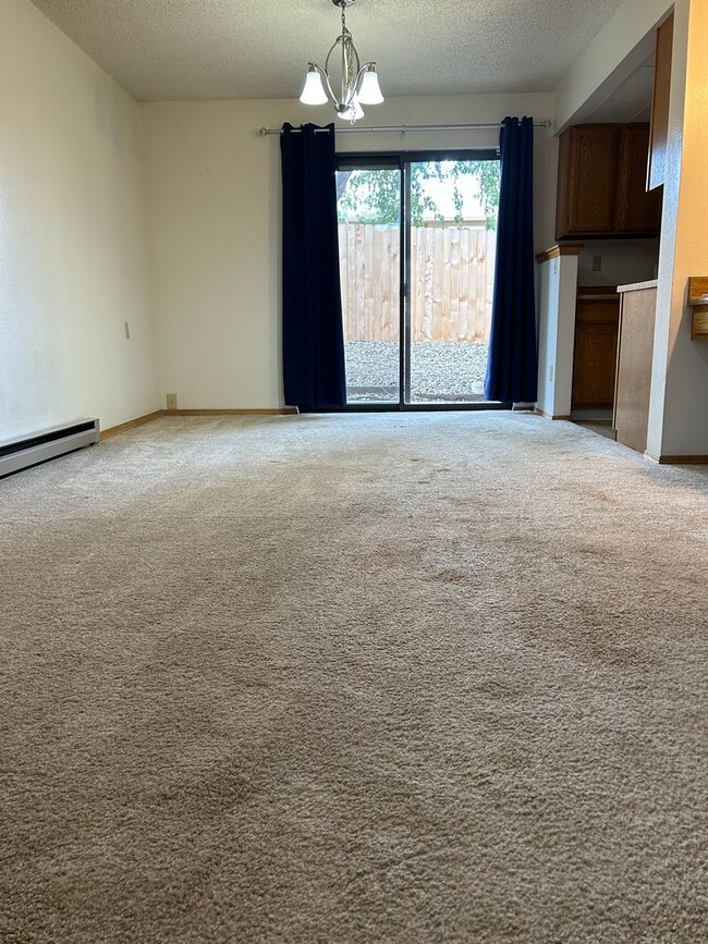 Building Photo - 1 Bedroom 1 Bath Townhome With Detached Ga...