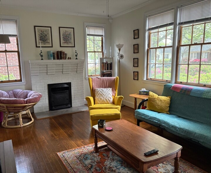 Living room - 2603 Kiawah Ave