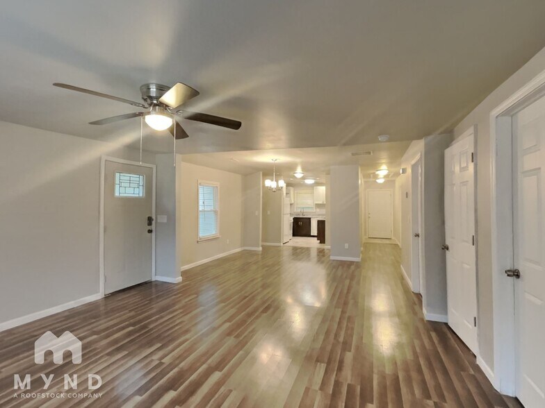 Building Photo - 710 Bluebird Dr SE