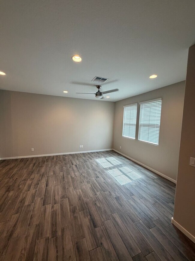 Building Photo - Beautiful newer townhome for rent in Tempe