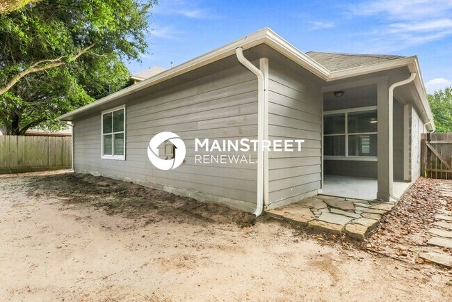 Building Photo - 4 Bedroom Pet-Friendly Home in Conroe, TX with Main Street Renewal