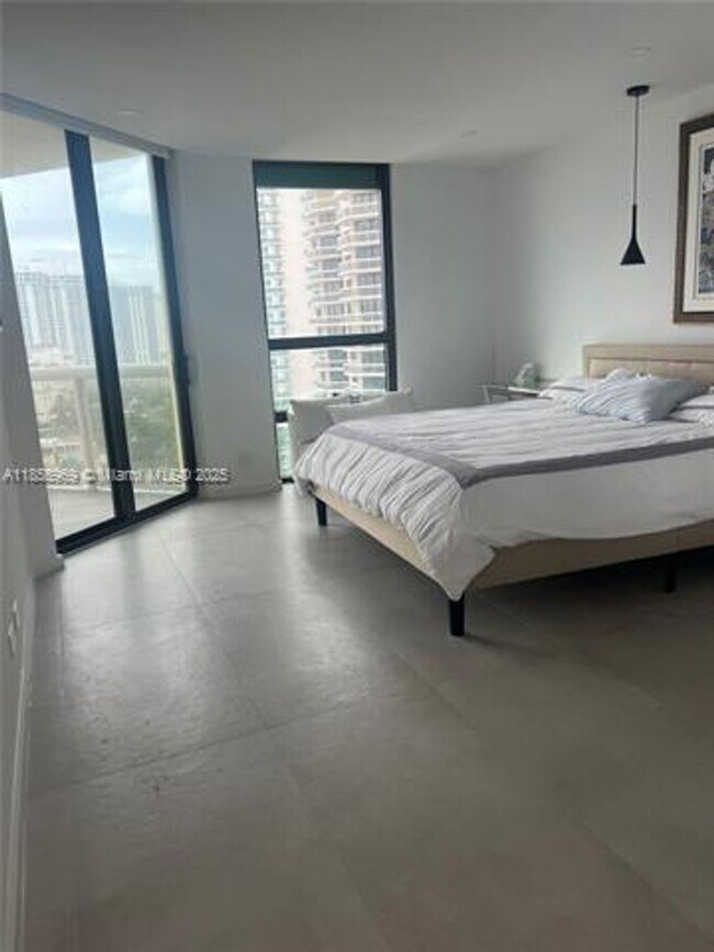 Building Photo - 20191 E Country Club Dr