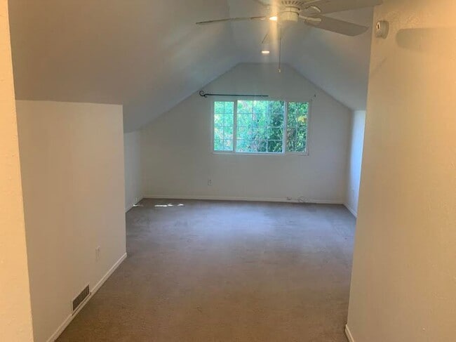 Building Photo - Colonial Style Home on Park-Like Grounds