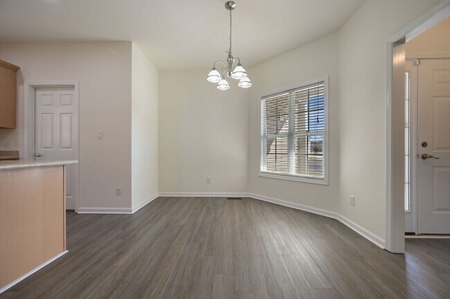 Building Photo - 15 Little Birch Dr