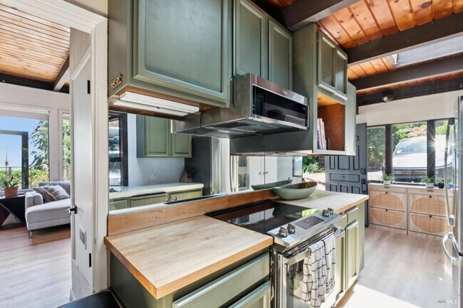 Building Photo - 4350 Paradise Dr
