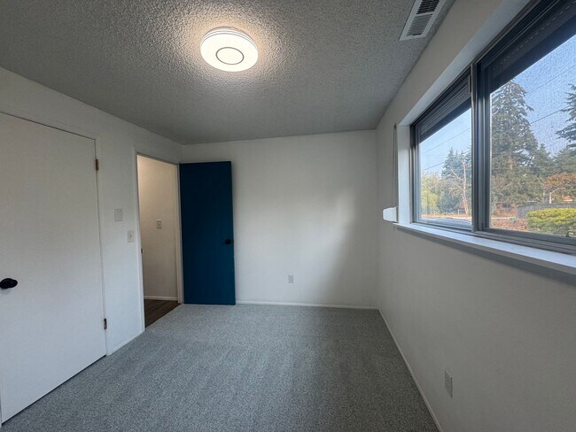 Building Photo - Lake Day Ready- 3 bedroom Rambler!