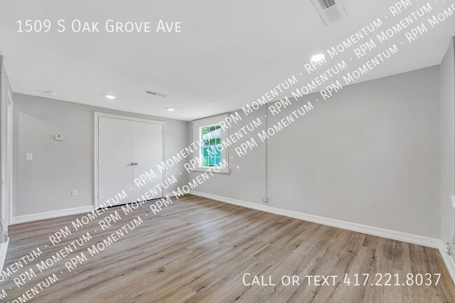 Building Photo - CUTE 2BED/1BATH MIDTOWN HOME - NEAR OAK GR...