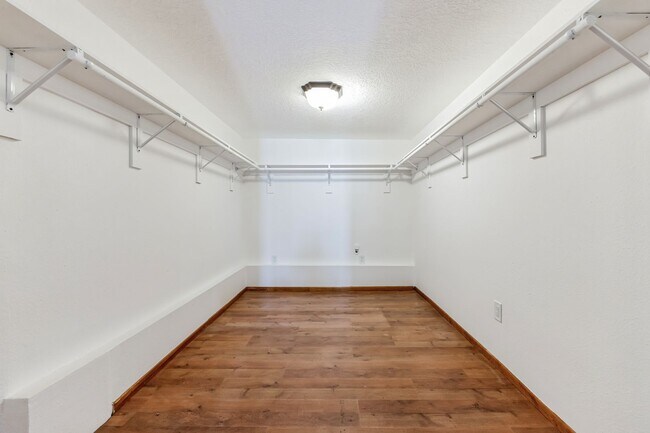Building Photo - 3 Bed / 2 Bath Home with Bonus Room, Pool ...