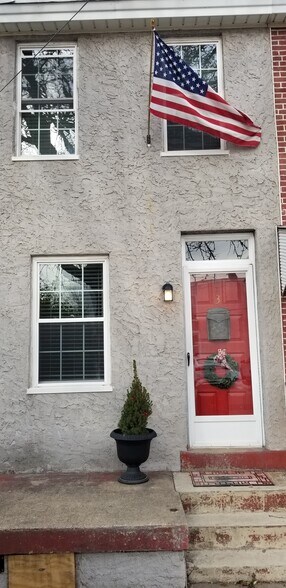 Primary Photo - 3 W 1st Ave