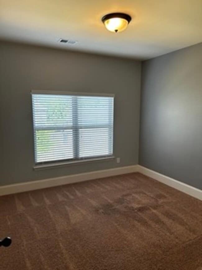 Building Photo - Spacious 5BR/4BA Home in Desirable Lexington Neighborhood – Bright Layout, Great Storage & Prime ...